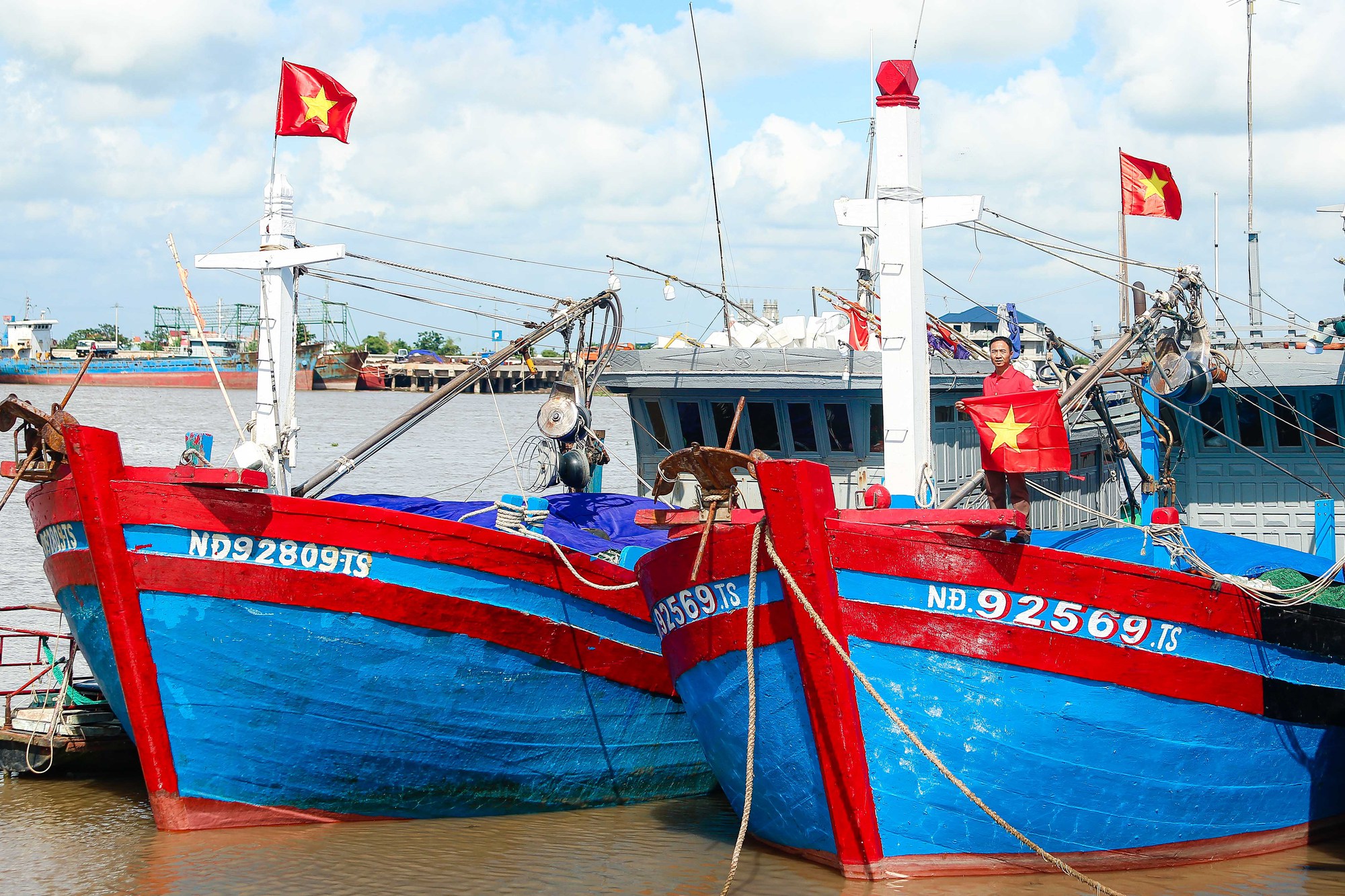 10.000 l&aacute; cờ Tổ quốc đến với ngư d&acirc;n Nam Định - Ảnh 19.