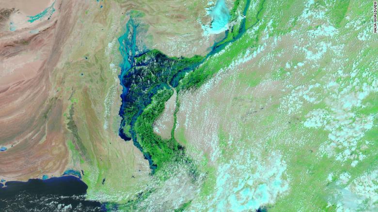 Đ&aacute;ng sợ như lũ lụt Pakistan: Từ đồng bằng th&agrave;nh hồ nội địa rộng 100 km - Ảnh 1.