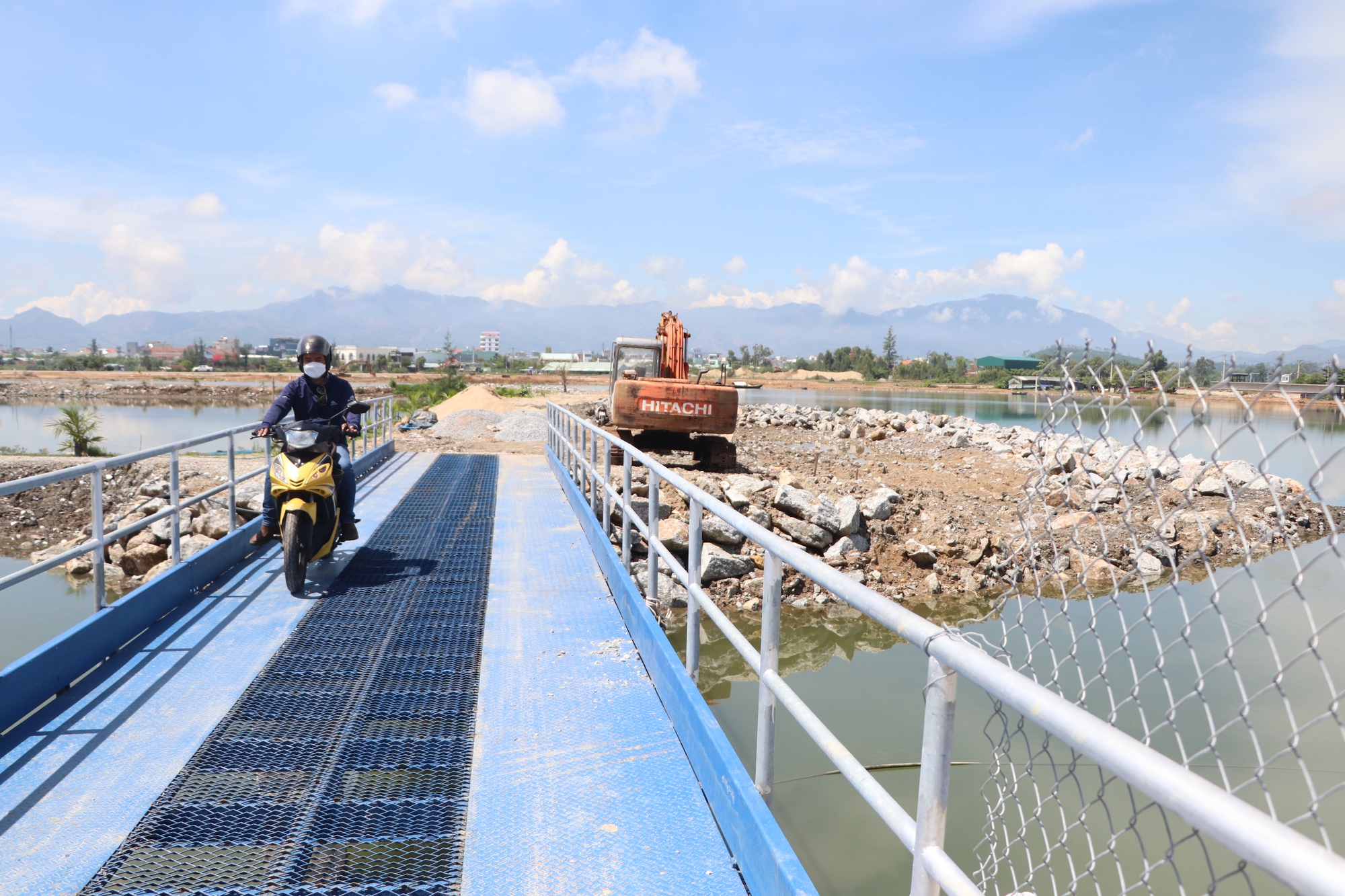 Phạt 70 triệu đồng, cưỡng chế công trình lấn sông Trường Giang trái phép
