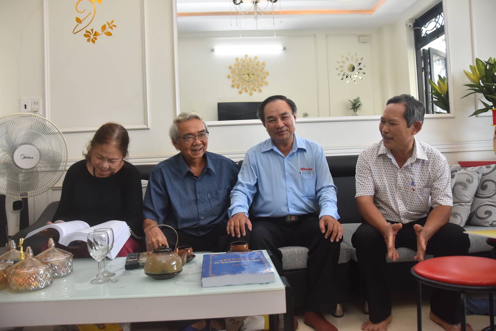 Mai Vàng nhân ái thăm nhà văn Thạch Cương, Trúc Phương - Ảnh 5.