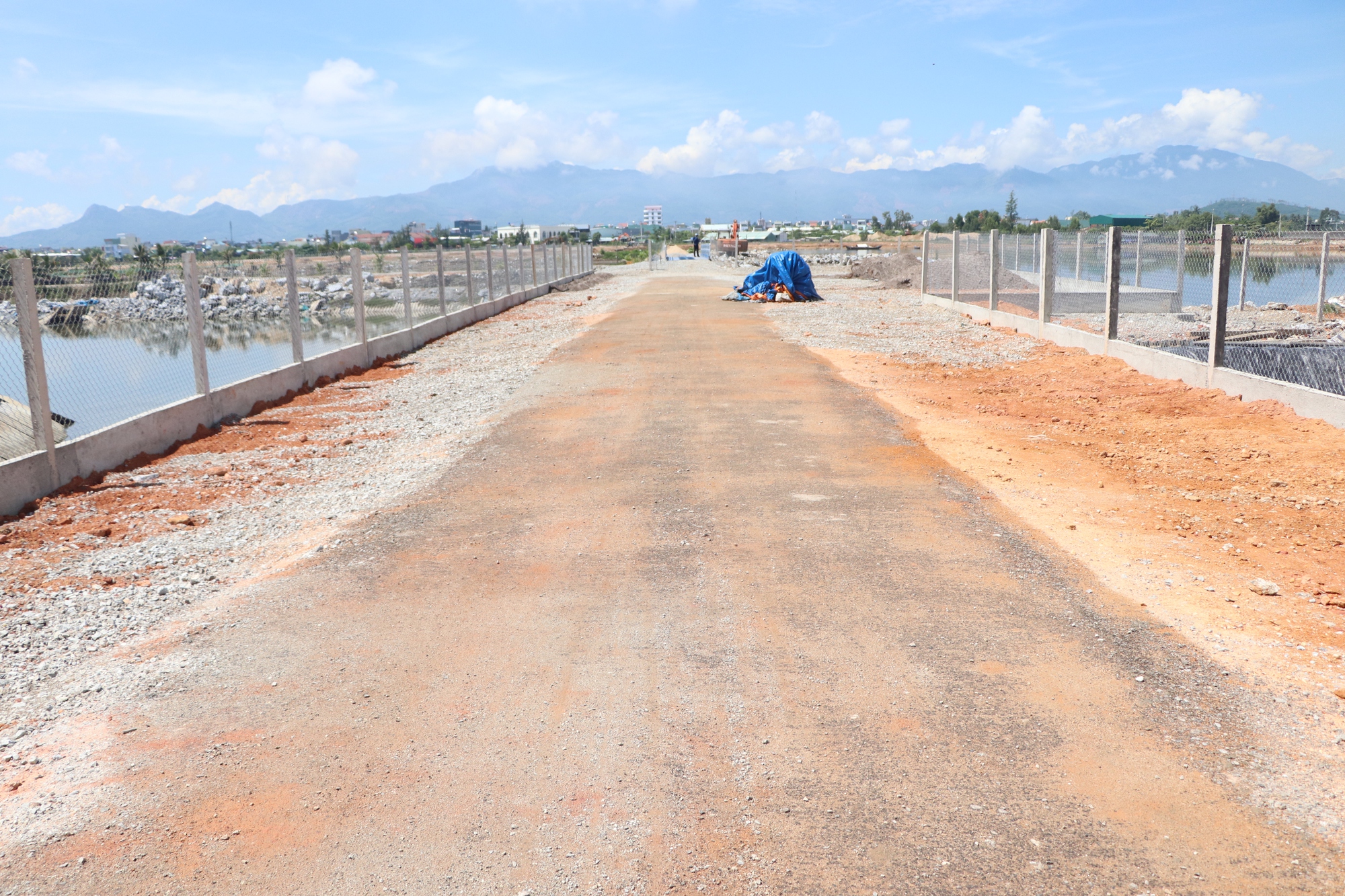 Phạt 70 triệu đồng, cưỡng chế c&ocirc;ng tr&igrave;nh lấn s&ocirc;ng Trường Giang tr&aacute;i ph&eacute;p - Ảnh 3.