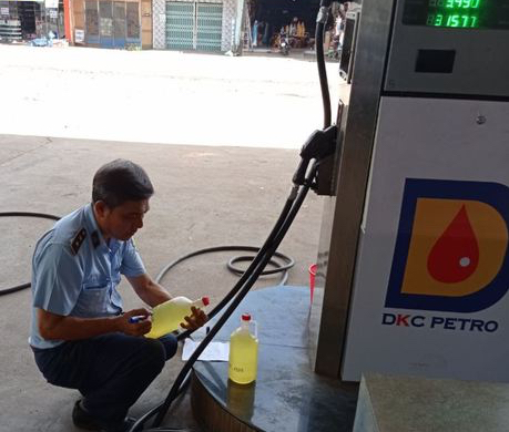 Một công ty xăng dầu bị đề nghị phạt hơn 1,6 tỉ vì vi phạm chất lượng