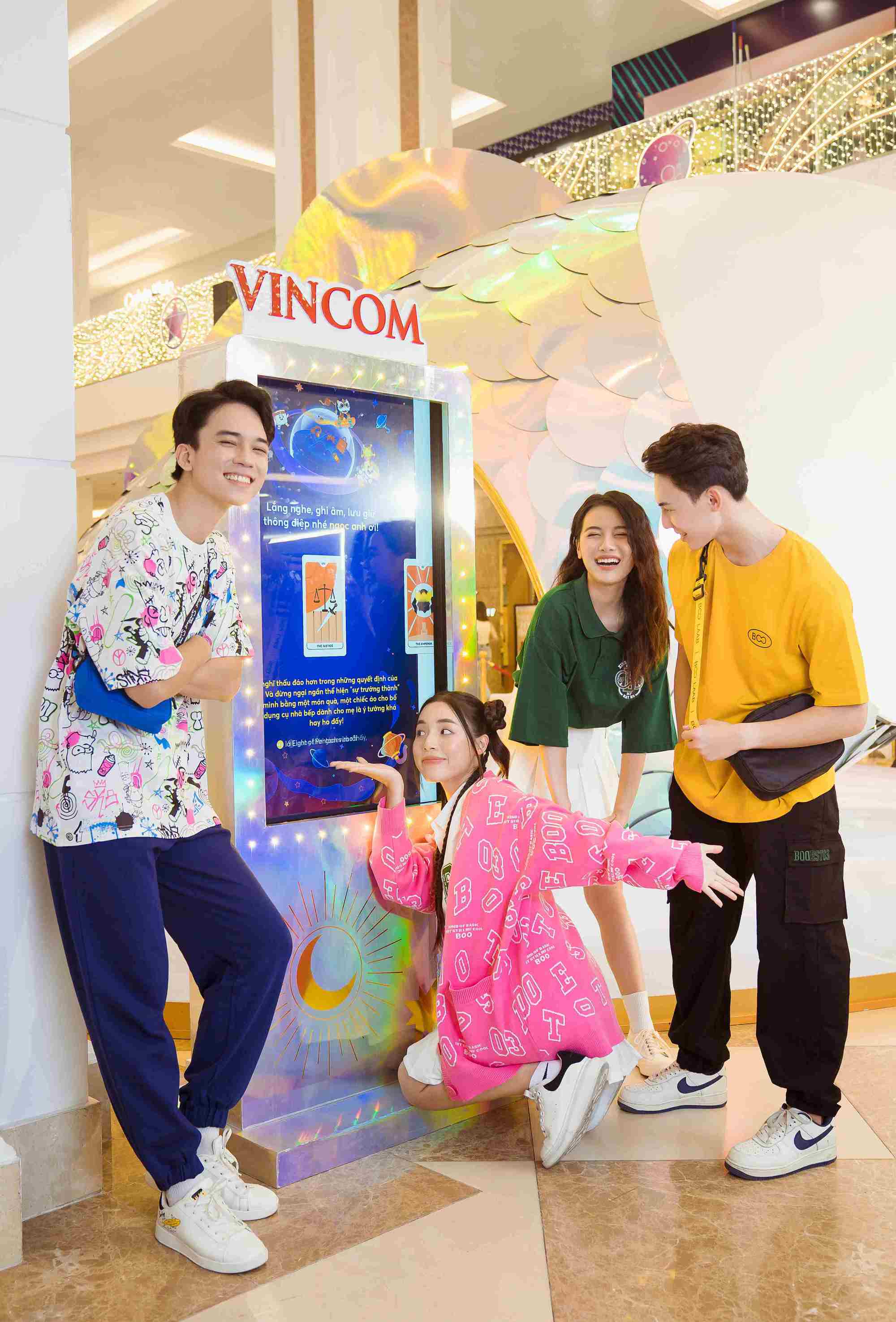 &ldquo;Lạc giữa đa vũ trụ&rdquo; c&ugrave;ng d&agrave;n TikTokers triệu view dịp Trung thu 2022 - Ảnh 7.