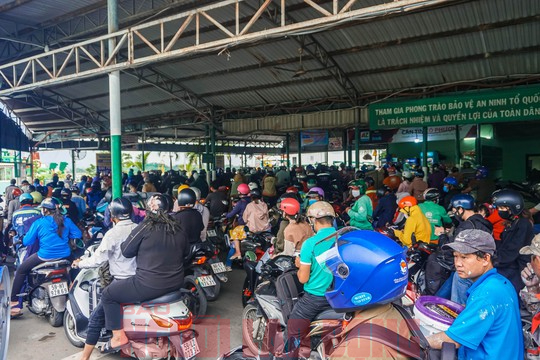 TP HCM: C&aacute;c cửa ng&otilde;, s&acirc;n bay kh&ocirc;ng &ugrave;n tắc trước dịp nghỉ lễ Quốc kh&aacute;nh 2-9 - Ảnh 3.