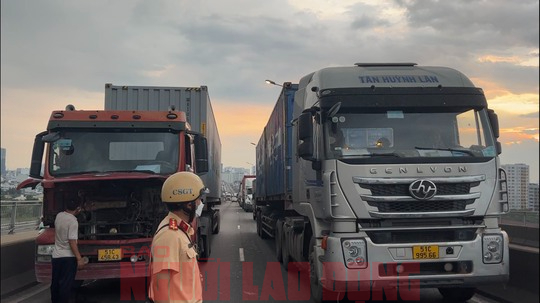 TP HCM: C&aacute;c cửa ng&otilde;, s&acirc;n bay kh&ocirc;ng &ugrave;n tắc trước dịp nghỉ lễ Quốc kh&aacute;nh 2-9 - Ảnh 4.