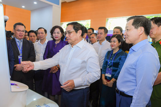 Ngành ngân hàng phải tiên phong trong chuyển đổi số