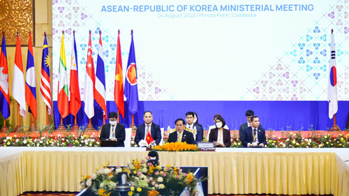 Ủng hộ vai trò trung tâm của ASEAN