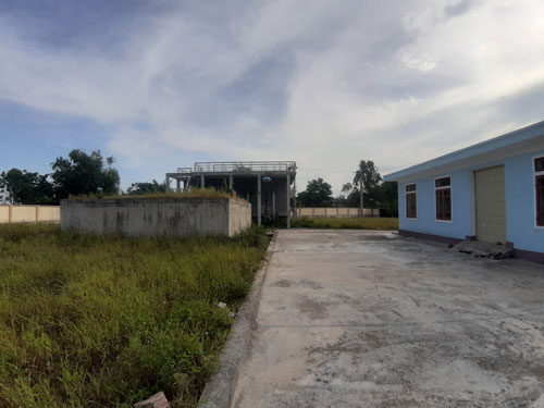 Nhà máy "đắp chiếu", dân khát nước sạch