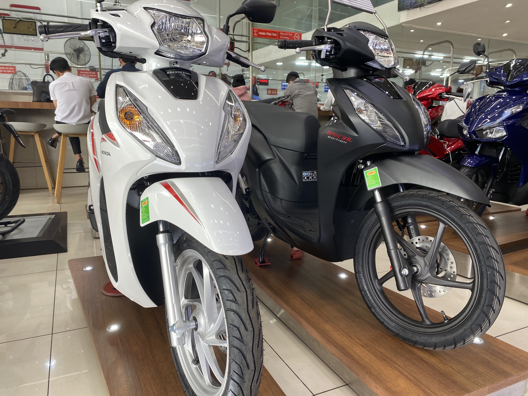 Xe Vision rớt gi&aacute; trong th&aacute;ng c&ocirc; hồn&rdquo;, giảm đến 7 triệu đồng/chiếc - Ảnh 1.