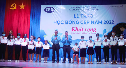 CEP dành 9,3 tỉ đồng chăm lo con công nhân