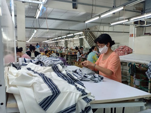 Ưu tiên sức khỏe người lao động - Ảnh 1.