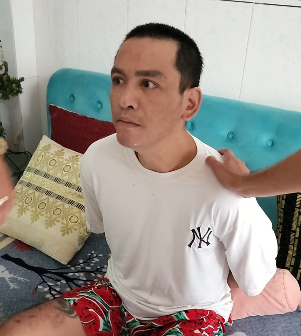 Bị nạn nhân "dí", kẻ cướp giật bỏ xe chạy bộ