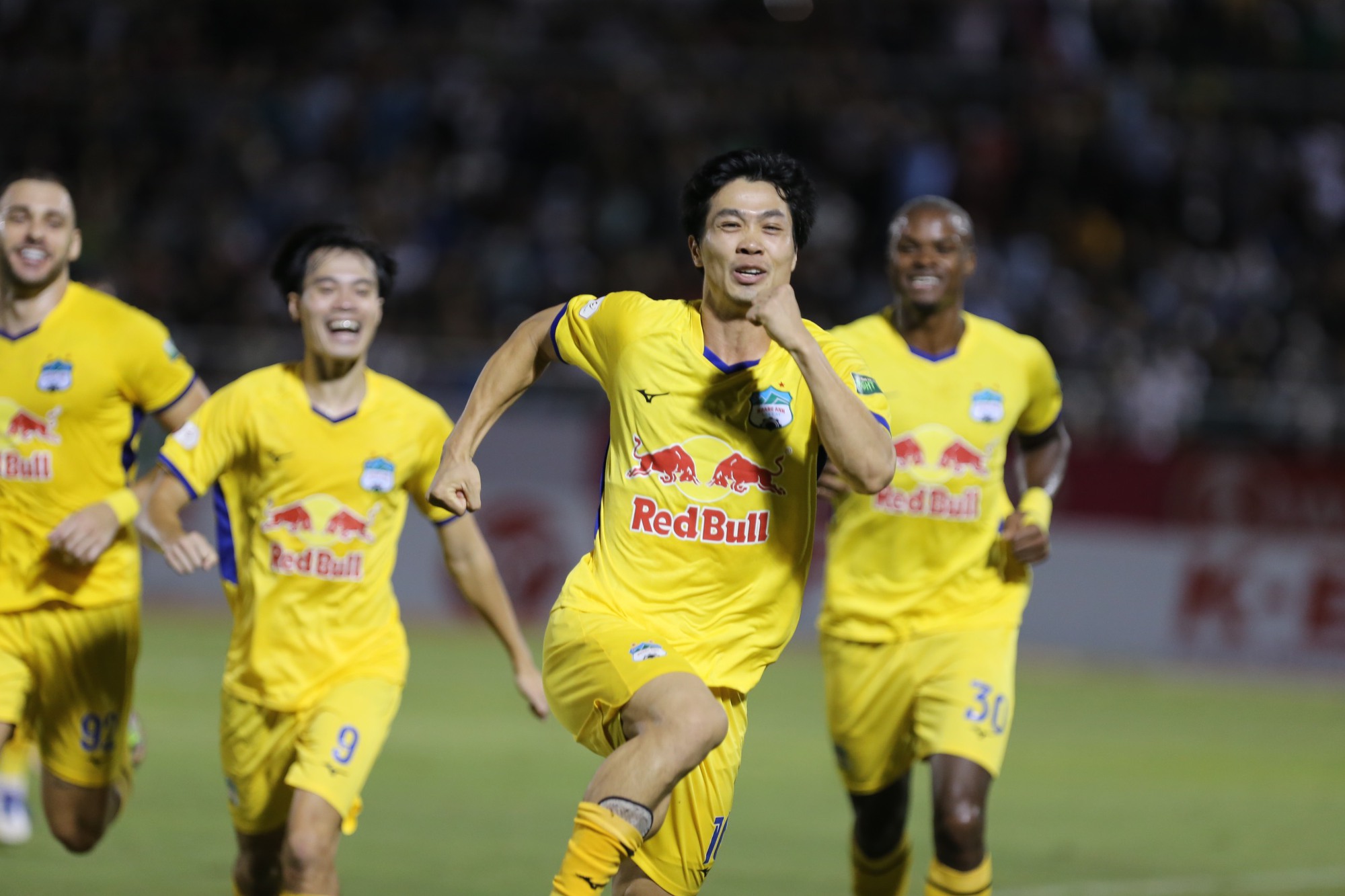 Công Phượng lập công giúp HAGL đánh bại Sài Gòn FC