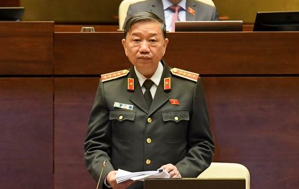 Bộ trưởng Công an Tô Lâm trả lời chất vấn về hộ chiếu mẫu mới