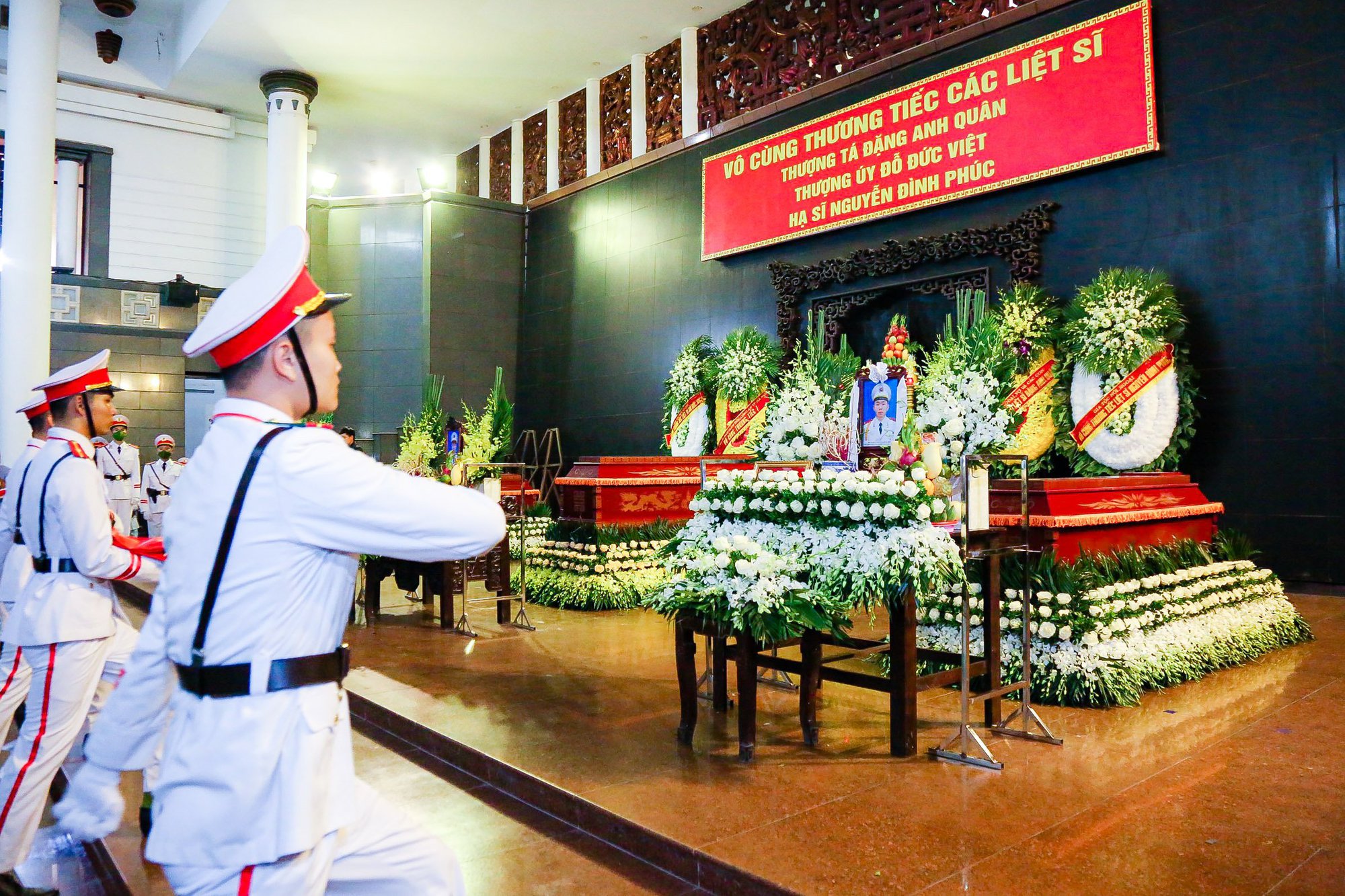 Trang trọng lễ tang 3 liệt sĩ C&ocirc;ng an Nh&acirc;n d&acirc;n - Ảnh 9.