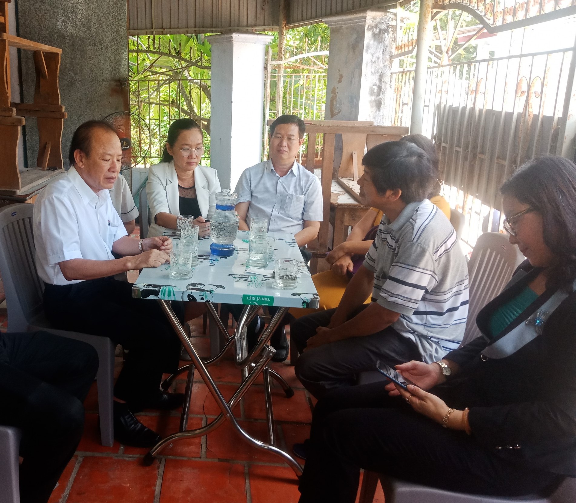 Giám đốc Bệnh viện Đa khoa Ninh Thuận viếng nữ sinh gặp nạn, xin lỗi gia đình