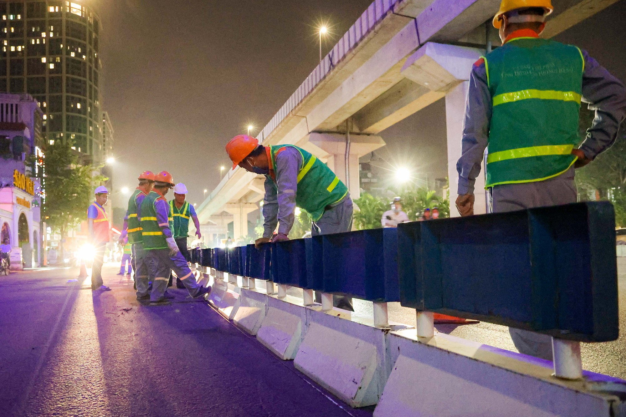 Bắt đầu th&iacute; điểm t&aacute;ch l&agrave;n &ocirc;t&ocirc;, xe m&aacute;y tr&ecirc;n đường Nguyễn Tr&atilde;i - Ảnh 8.