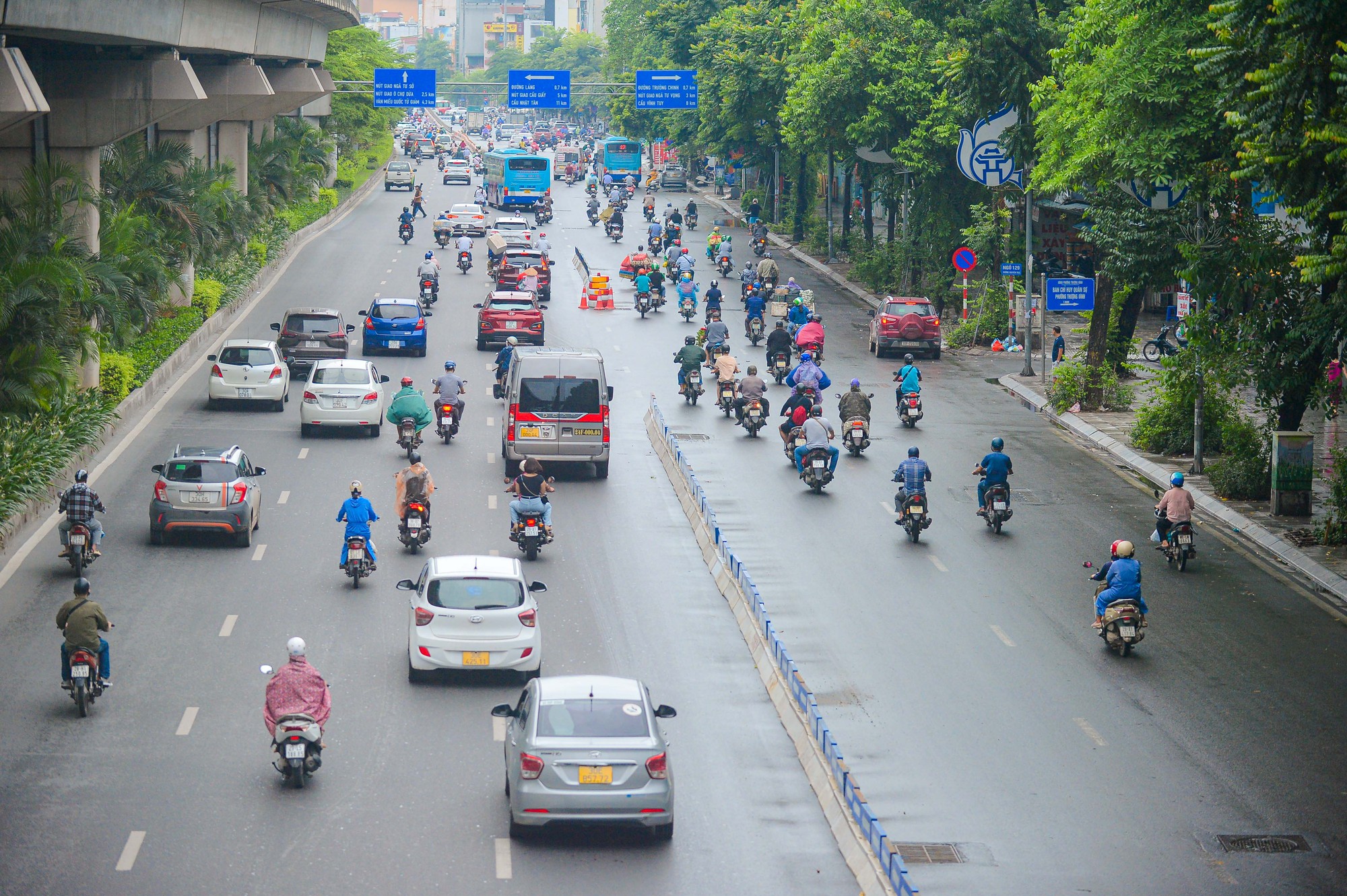 Bắt đầu th&iacute; điểm t&aacute;ch l&agrave;n &ocirc;t&ocirc;, xe m&aacute;y tr&ecirc;n đường Nguyễn Tr&atilde;i - Ảnh 1.