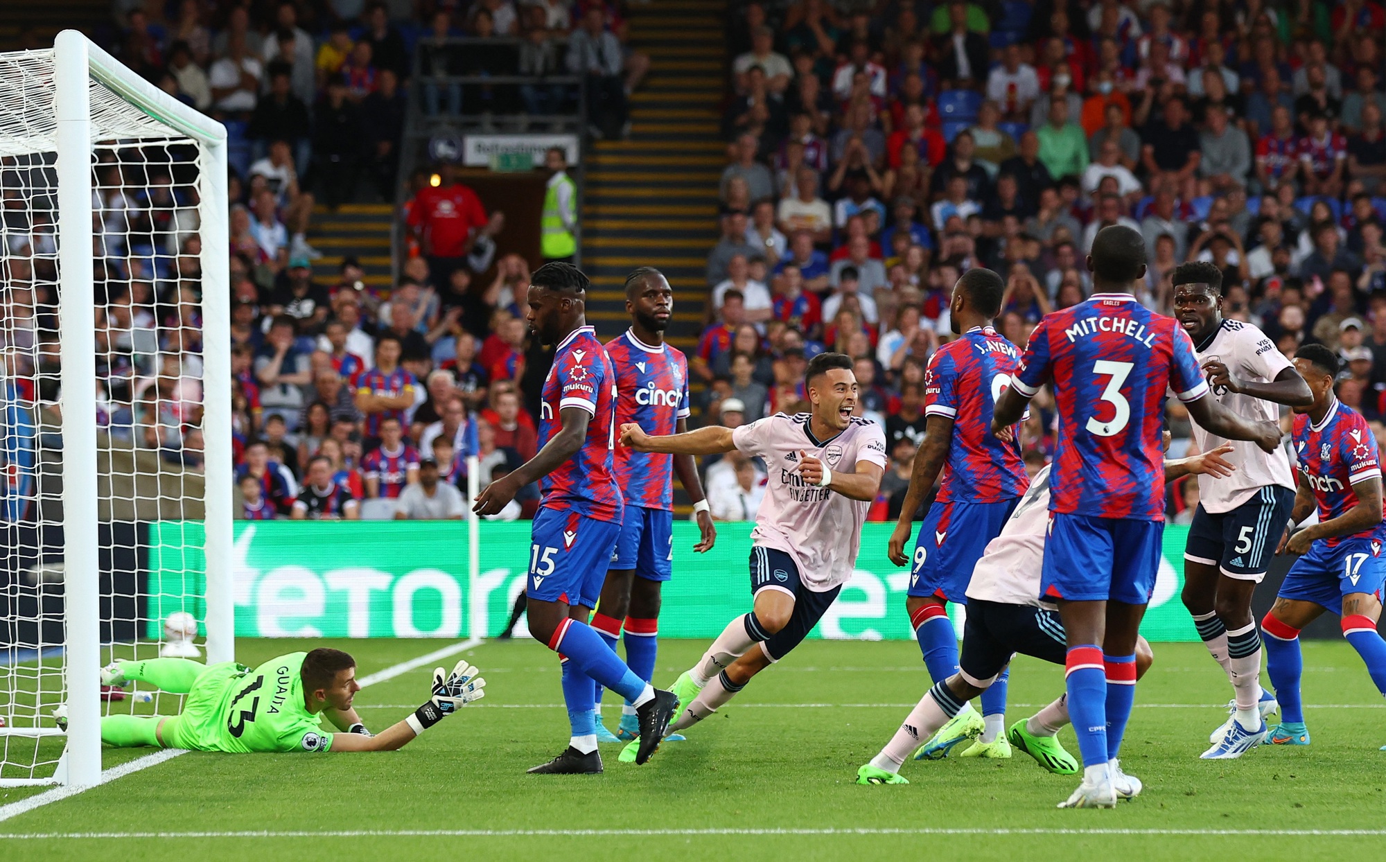 Bắn hạ ph&aacute;o đ&agrave;i Selhurst Park, Arsenal ra qu&acirc;n tưng bừng giải Ngoại hạng - Ảnh 2.