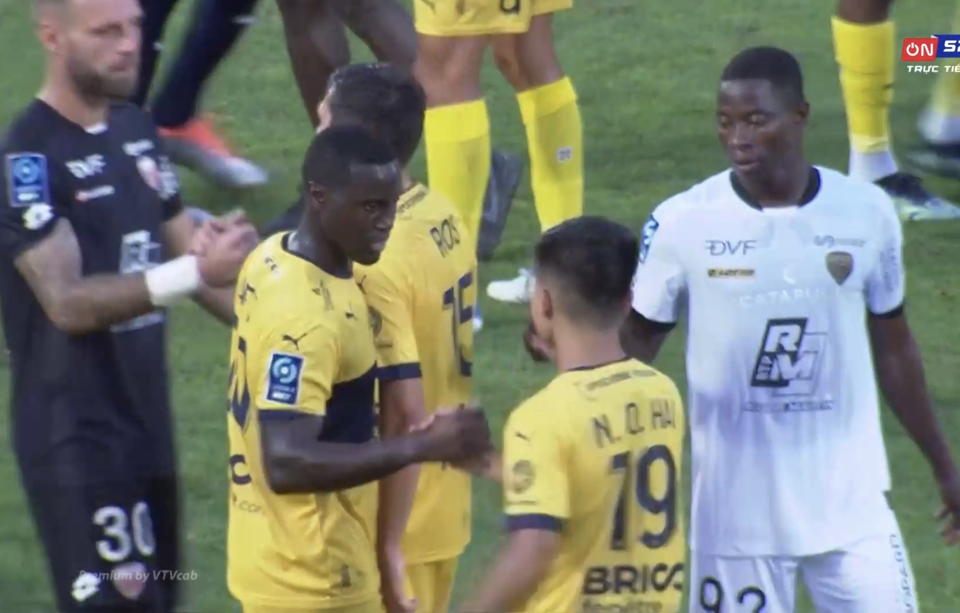 Quang Hải đá chính nhưng mờ nhạt trong trận hòa của Pau FC