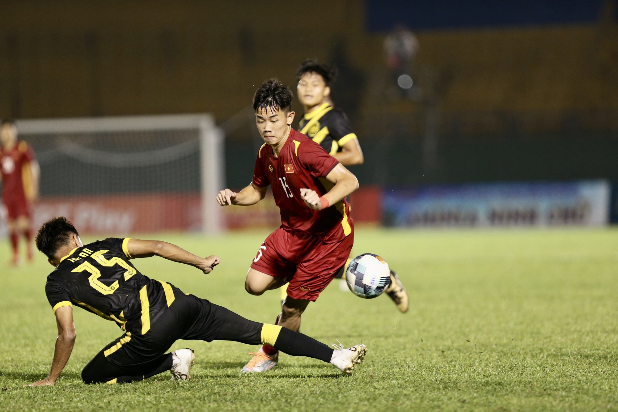 Thắng ngược Malaysia, U19 Việt Nam v&agrave;o chung kết Giải U19 Quốc tế 2022 - Ảnh 3.