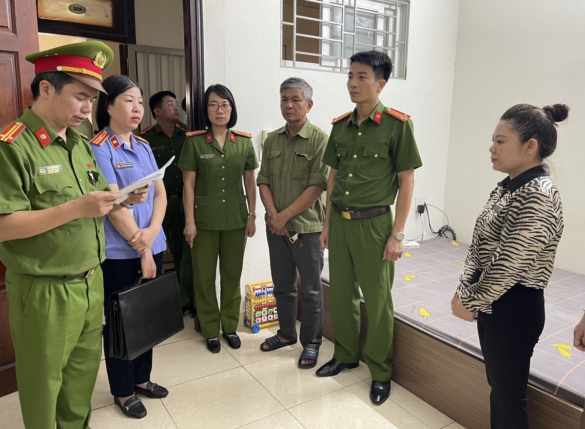 Người phụ nữ "ra chiêu" qua mặt ngân hàng rút hàng chục triệu đồng