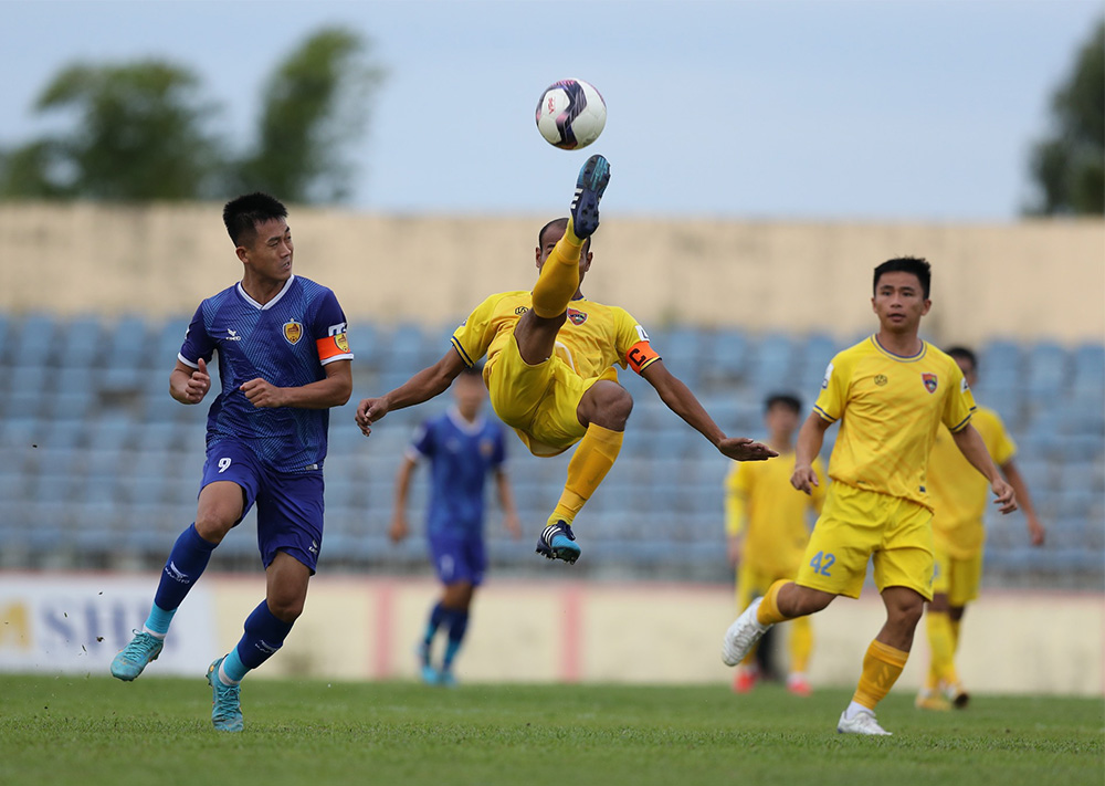V&ograve;ng 10 Giải Hạng nhất 2022: C&ocirc;ng an Nh&acirc;n d&acirc;n chiếm lại ng&ocirc;i đầu - Ảnh 5.