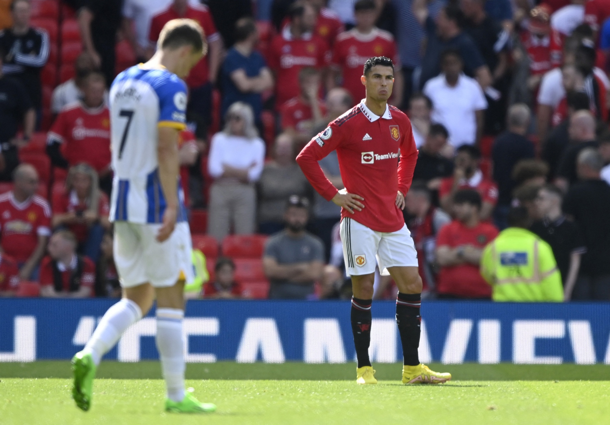 Man United bạc nhược, gục ngã sân nhà ngày khai mạc giải Ngoại hạng