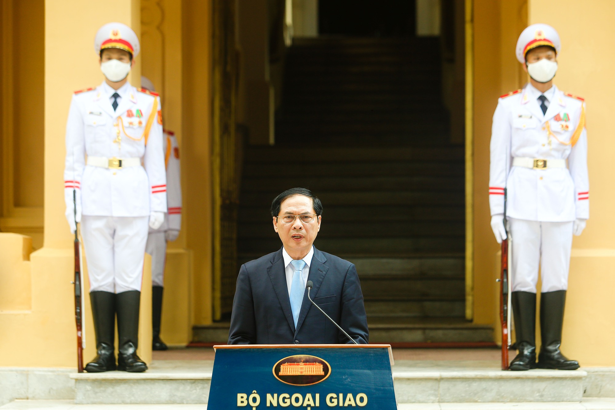 Thượng cờ kỷ niệm 55 năm th&agrave;nh lập ASEAN - Ảnh 18.
