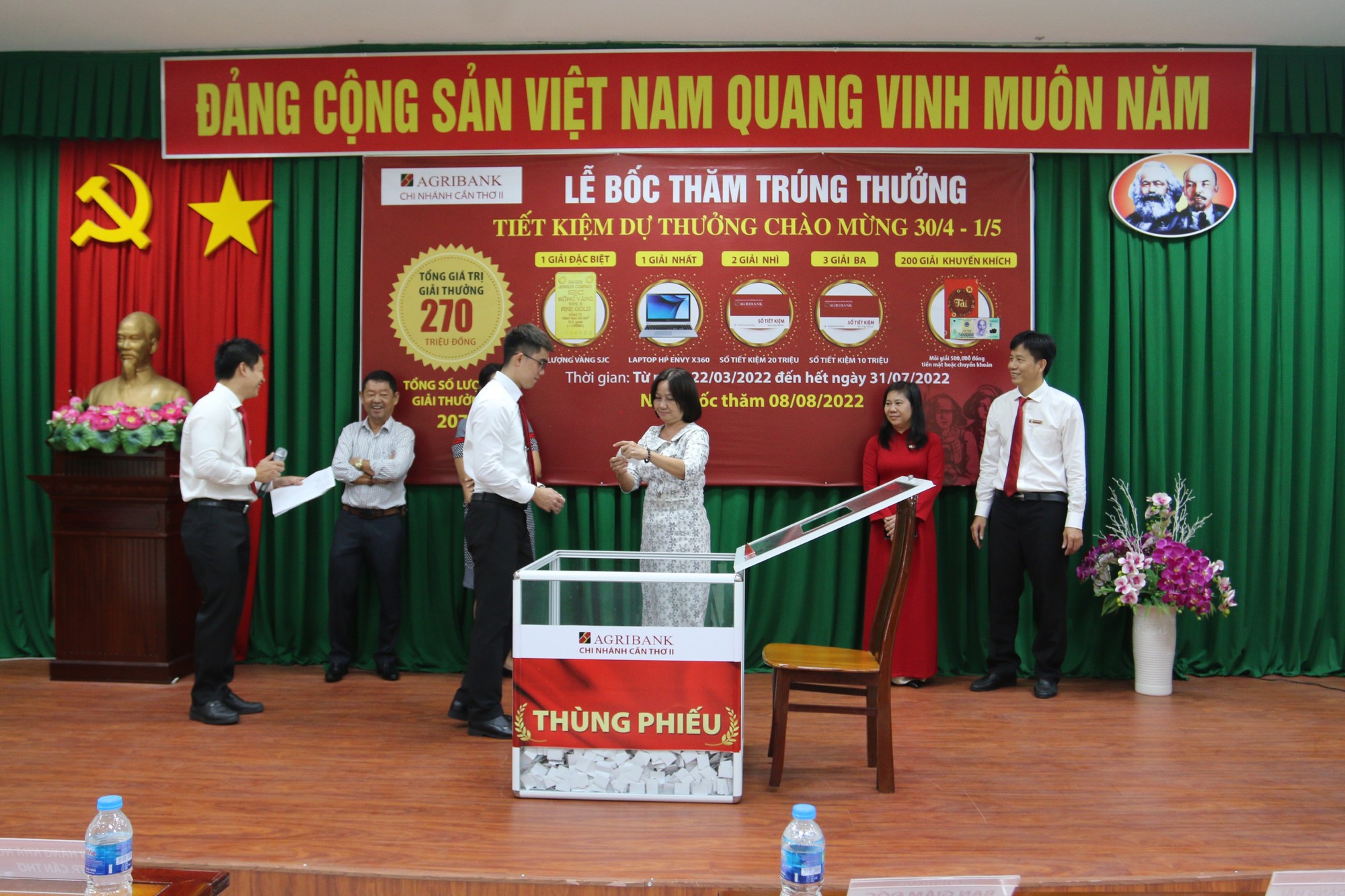 Agribank Cần Thơ II tổ chức lễ bốc thăm tr&uacute;ng thưởng chương tr&igrave;nh huy động tiết kiệm dự thưởng - Ảnh 2.