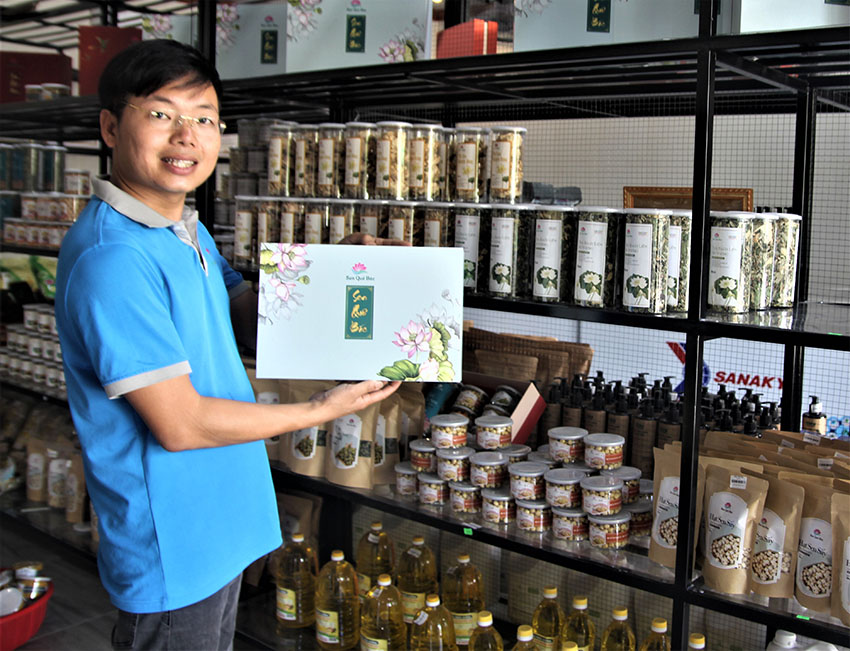 Người dân quê Bác khá giả nhờ trồng sen