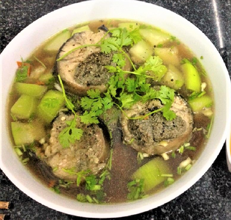 Ngọt mát tô canh bầu nấu cá trê
