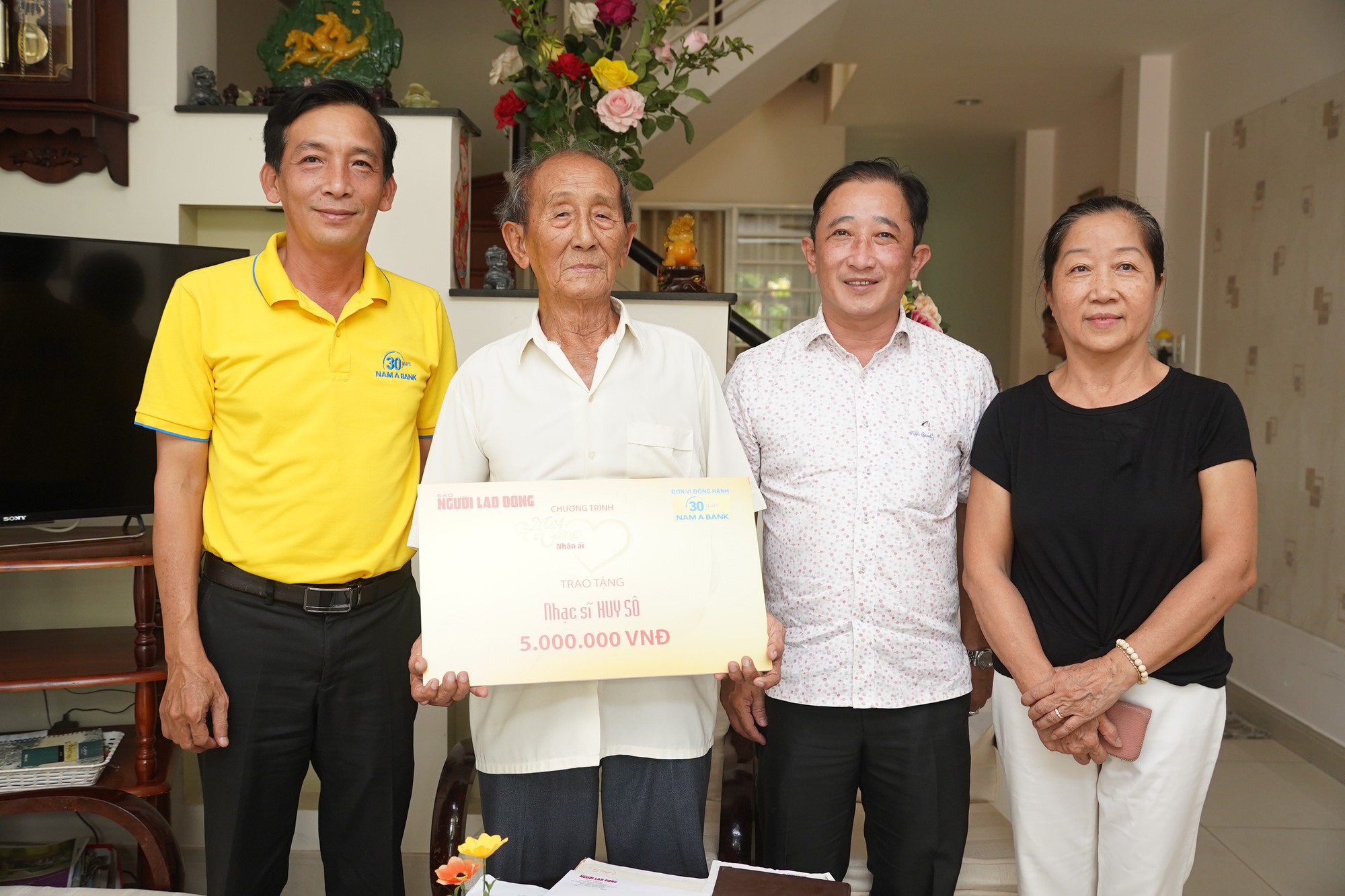 "Mai Vàng nhân ái" hỗ trợ nghệ sĩ, nghệ nhân tại Bình Thuận