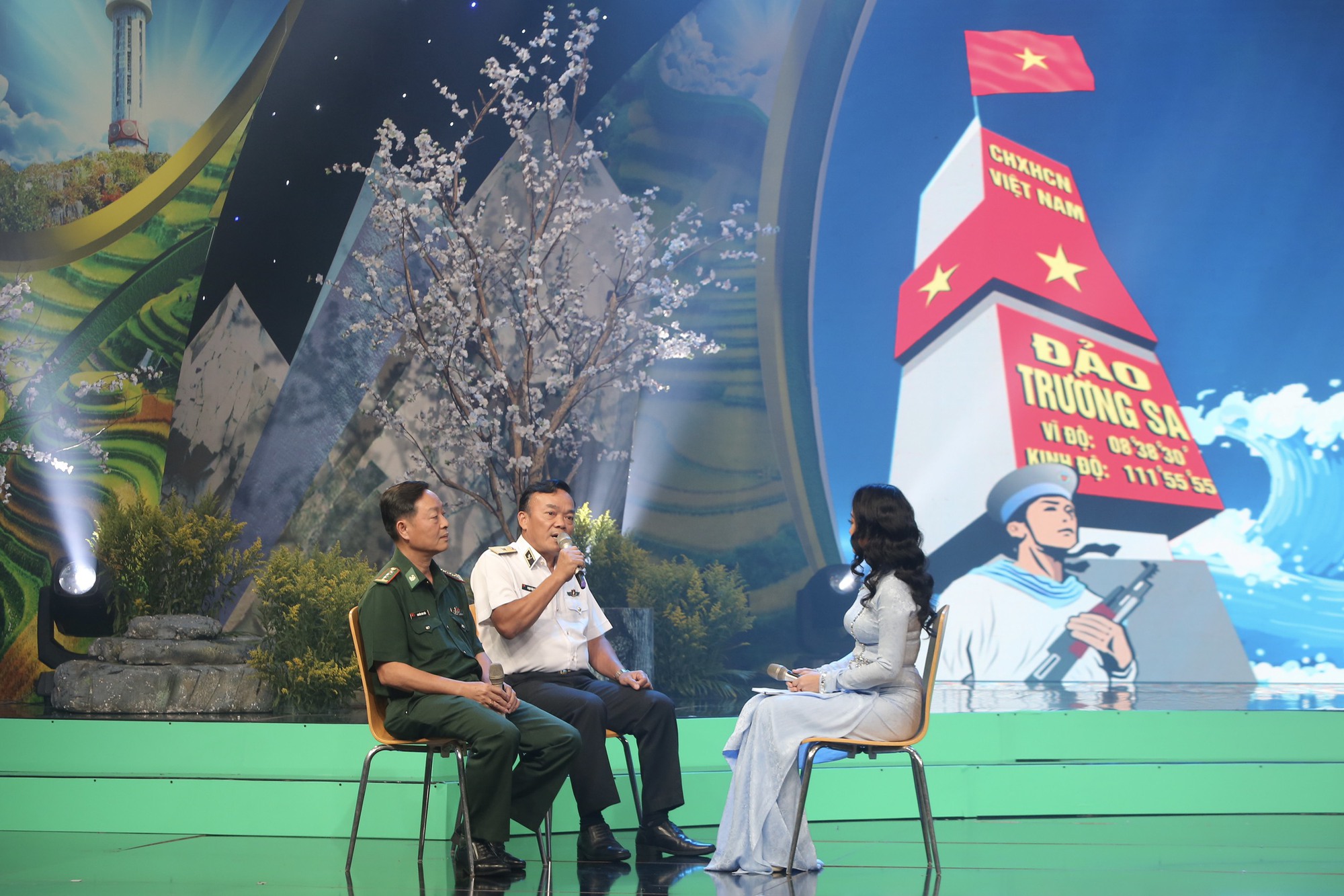 B&aacute;o Người Lao Động ủng hộ Quỹ &ldquo;V&igrave; biển đảo qu&ecirc; hương - V&igrave; tuyến đầu Tổ quốc&rdquo; TP HCM - Ảnh 6.