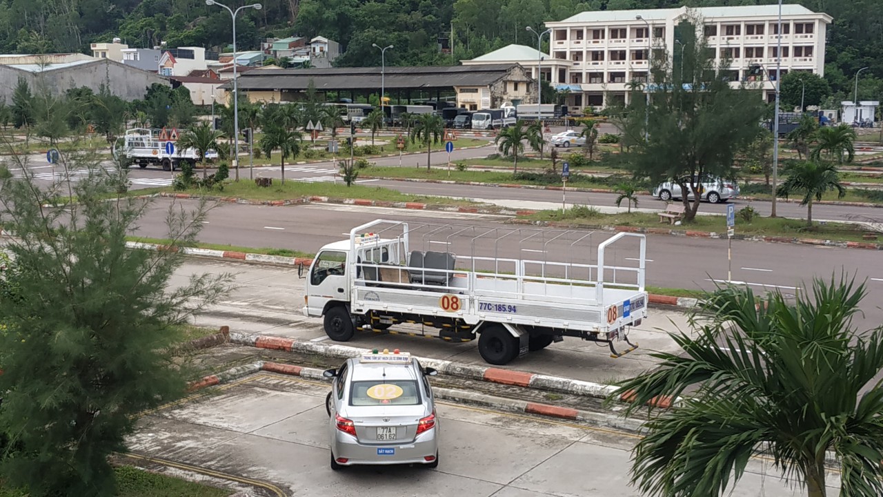 Cảnh sát kinh tế vào cuộc vụ "cắt xén" hàng tỉ đồng của học viên lái ôtô