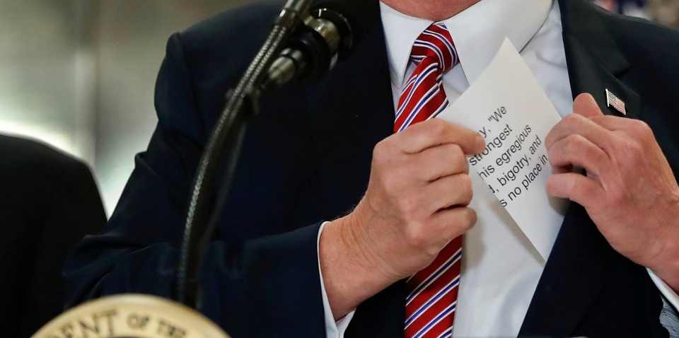 &Ocirc;ng Donald Trump xả t&agrave;i liệu Nh&agrave; Trắng xuống bồn cầu? - Ảnh 2.