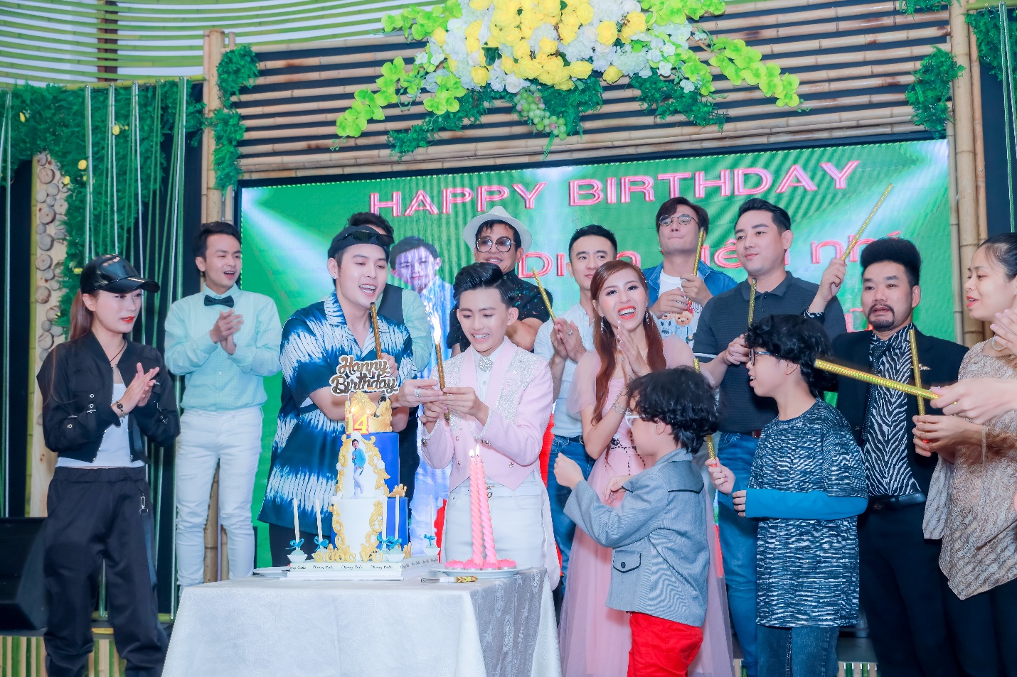 Diễn viên nhí Quốc Vũ tổ chức tiệc cảm ơn - Ảnh 4.