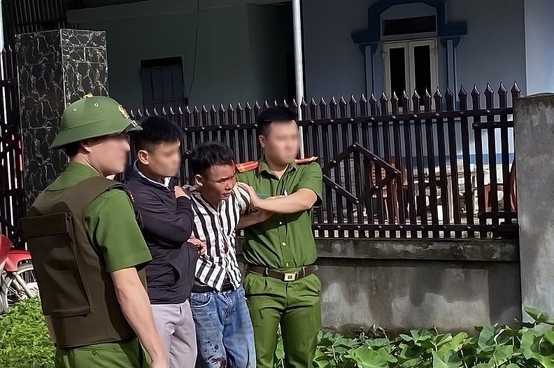 Gây án mạng đặc biệt nghiêm trọng khiến 3 người thương vong rồi trốn vào rừng keo