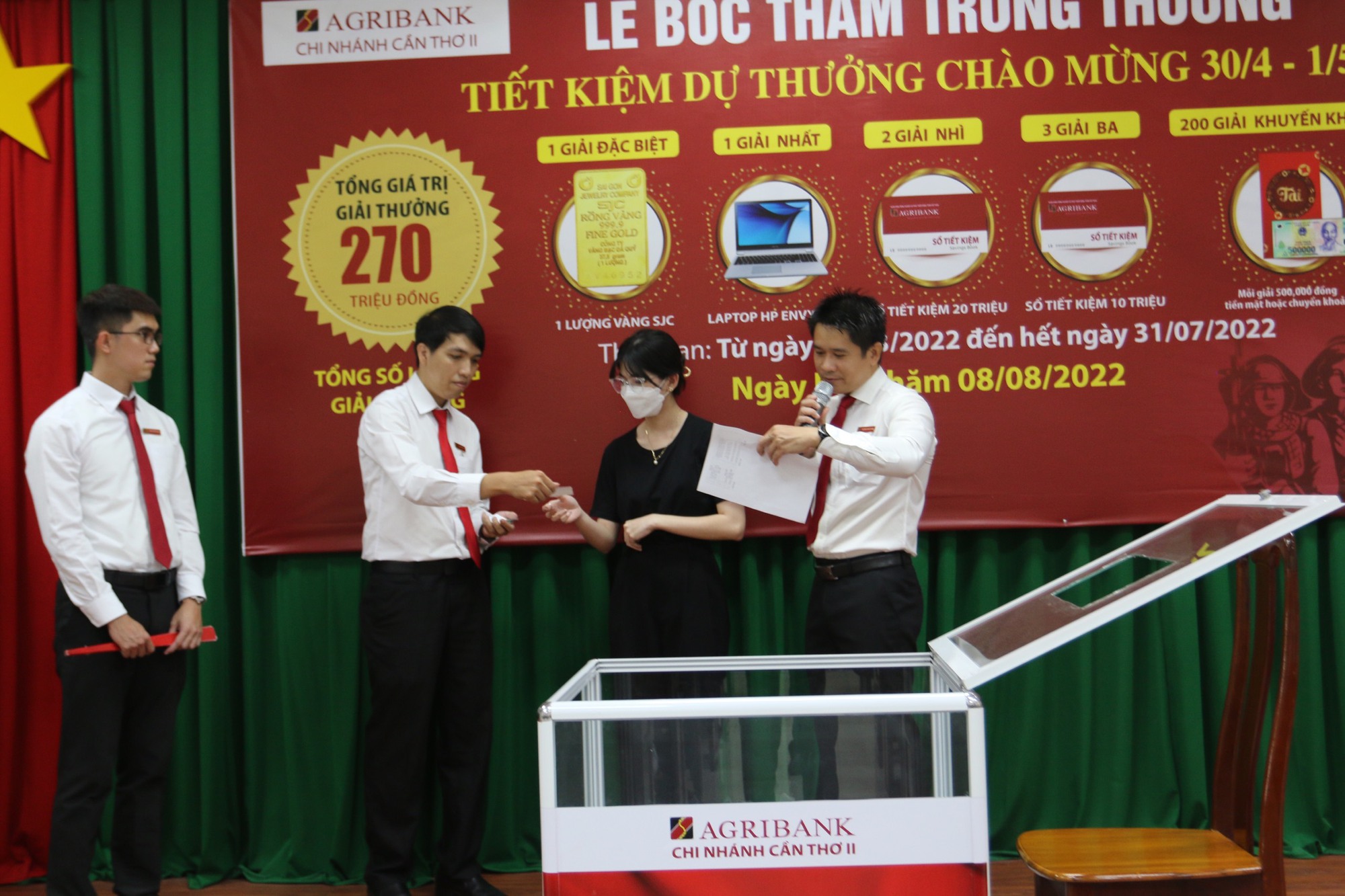 Agribank Cần Thơ II tổ chức lễ bốc thăm tr&uacute;ng thưởng chương tr&igrave;nh huy động tiết kiệm dự thưởng - Ảnh 6.