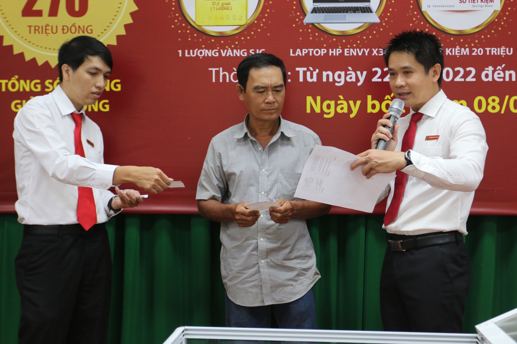 Agribank Cần Thơ II tổ chức lễ bốc thăm trúng thưởng chương trình huy động tiết kiệm dự thưởng