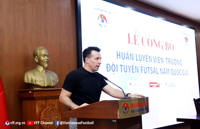 HLV từng vô địch World Cup chính thức dẫn dắt tuyển futsal Việt Nam - Ảnh 3.