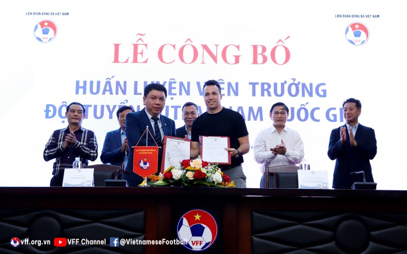 HLV từng vô địch World Cup chính thức dẫn dắt tuyển futsal Việt Nam - Ảnh 1.