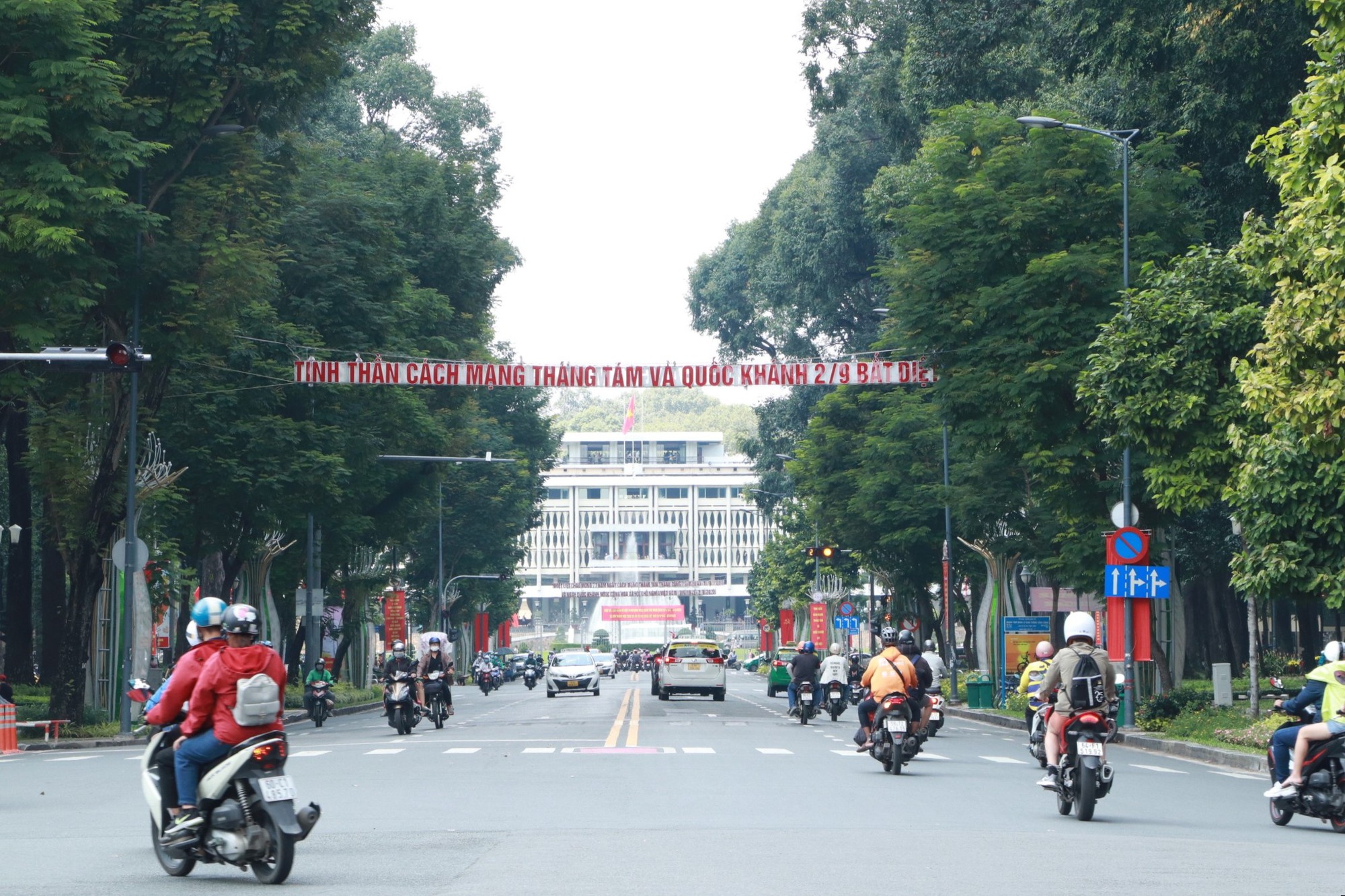 Sáng thanh bình, ngập tràn không khí Quốc khánh tại TP HCM
