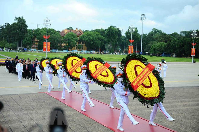 L&atilde;nh đạo Đảng, Nh&agrave; nước v&agrave;o Lăng viếng Chủ tịch Hồ Ch&iacute; Minh - Ảnh 2.