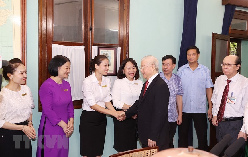 Tổng B&iacute; thư Nguyễn Ph&uacute; Trọng d&acirc;ng hương tưởng niệm Chủ tịch Hồ Ch&iacute; Minh - Ảnh 2.