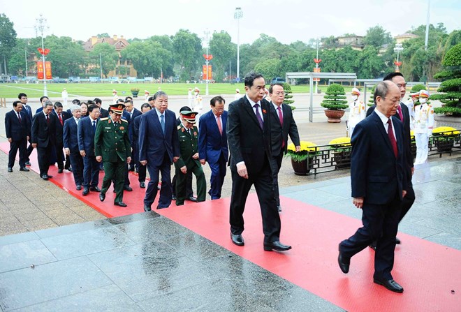 L&atilde;nh đạo Đảng, Nh&agrave; nước v&agrave;o Lăng viếng Chủ tịch Hồ Ch&iacute; Minh - Ảnh 5.