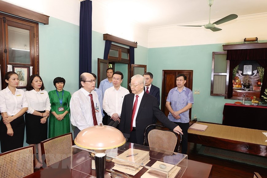 Tổng B&iacute; thư Nguyễn Ph&uacute; Trọng d&acirc;ng hương tưởng niệm Chủ tịch Hồ Ch&iacute; Minh - Ảnh 3.