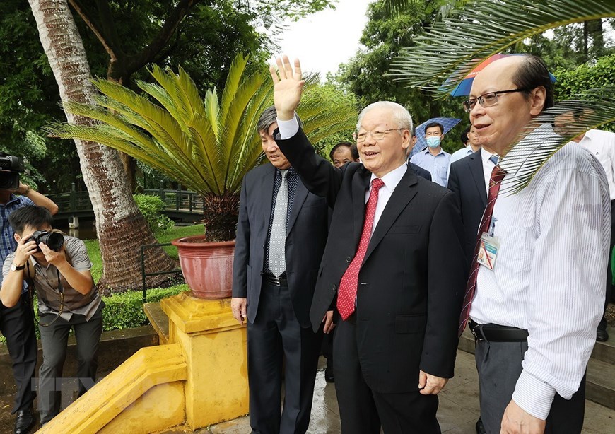 Tổng B&iacute; thư Nguyễn Ph&uacute; Trọng d&acirc;ng hương tưởng niệm Chủ tịch Hồ Ch&iacute; Minh - Ảnh 5.