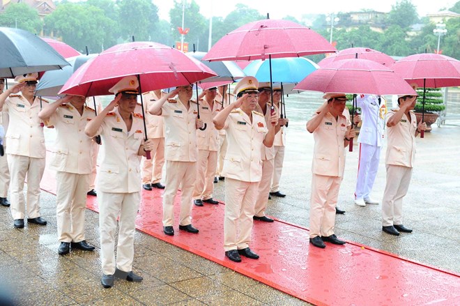 L&atilde;nh đạo Đảng, Nh&agrave; nước v&agrave;o Lăng viếng Chủ tịch Hồ Ch&iacute; Minh - Ảnh 7.