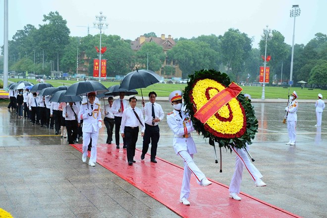 L&atilde;nh đạo Đảng, Nh&agrave; nước v&agrave;o Lăng viếng Chủ tịch Hồ Ch&iacute; Minh - Ảnh 8.